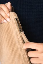 Pochette écoresponsable délavée en velours côtelé – Image 3